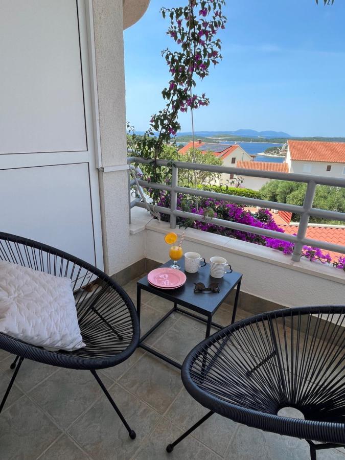 Ostanak kod kuće Mrcela With Big Balcony And Sea View *