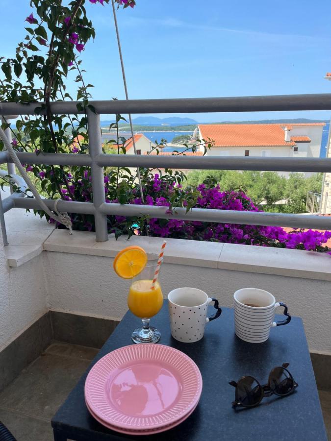 Ostanak kod kuće Mrcela With Big Balcony And Sea View *