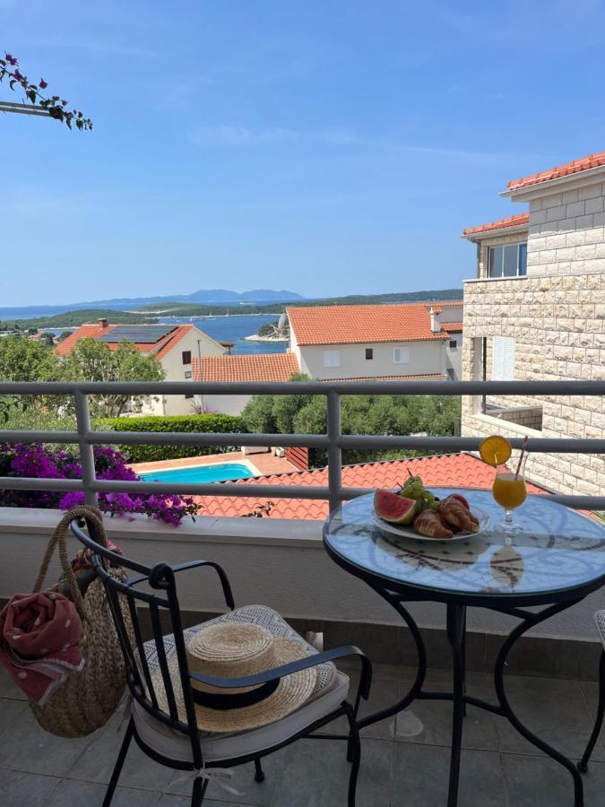 Ostanak kod kuće Mrcela With Big Balcony And Sea View *